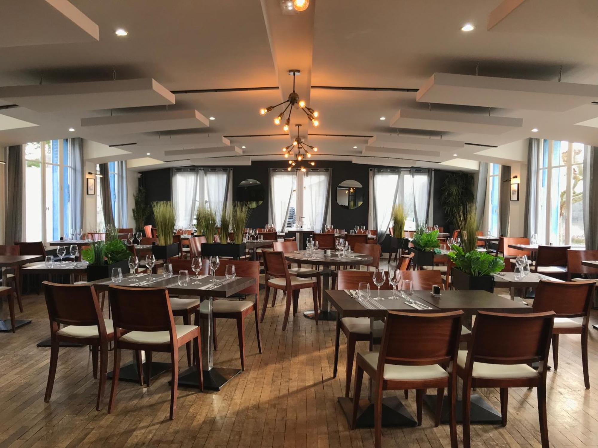 Logis Hotel & Restaurant - Les Bords De Seine La Roche-Guyon Eksteriør billede