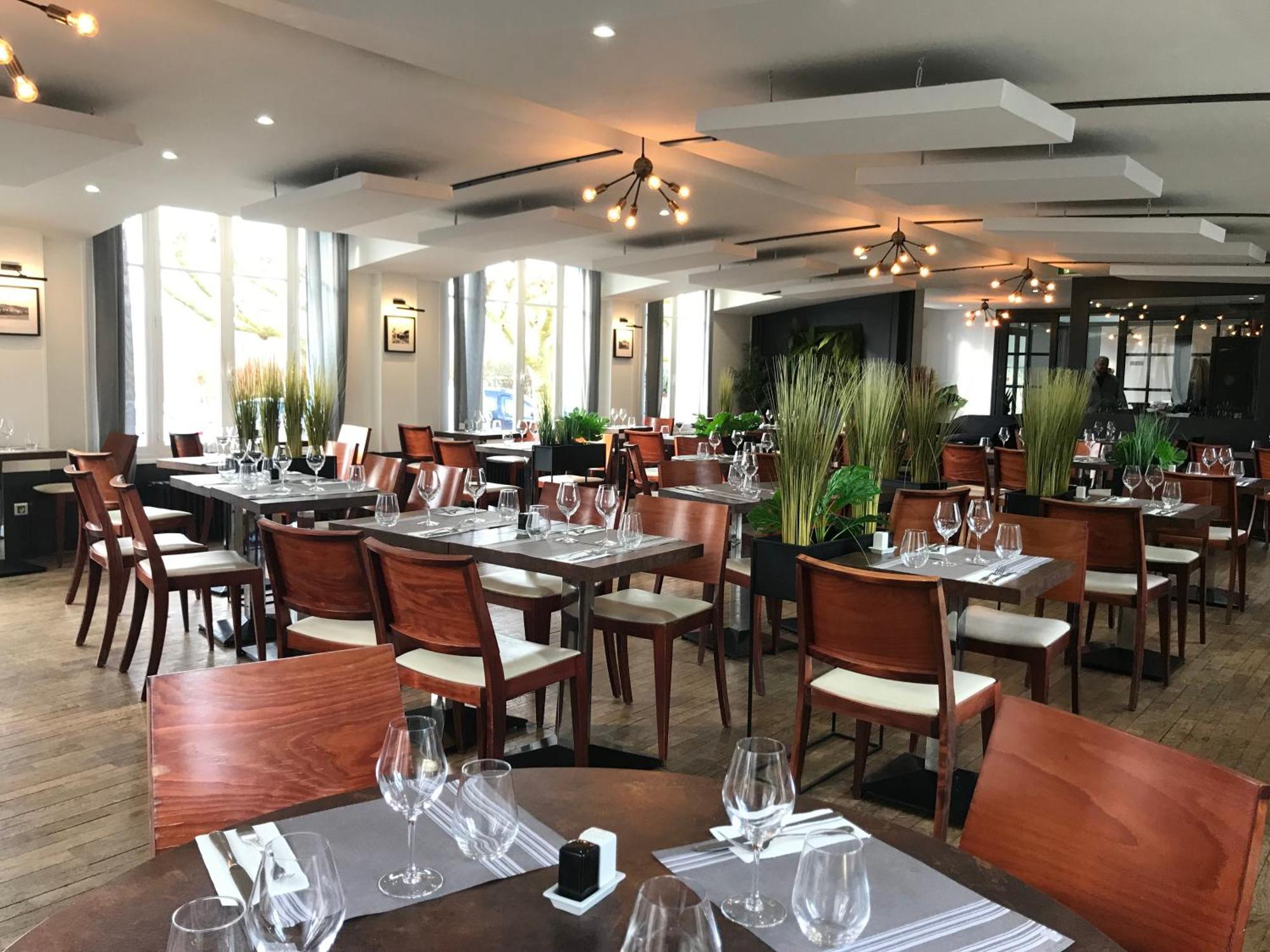 Logis Hotel & Restaurant - Les Bords De Seine La Roche-Guyon Eksteriør billede