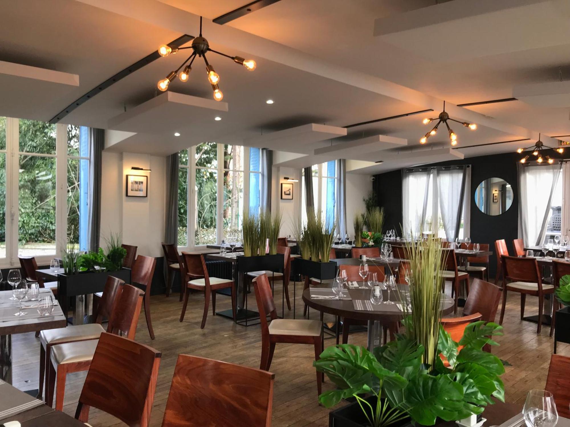 Logis Hotel & Restaurant - Les Bords De Seine La Roche-Guyon Eksteriør billede