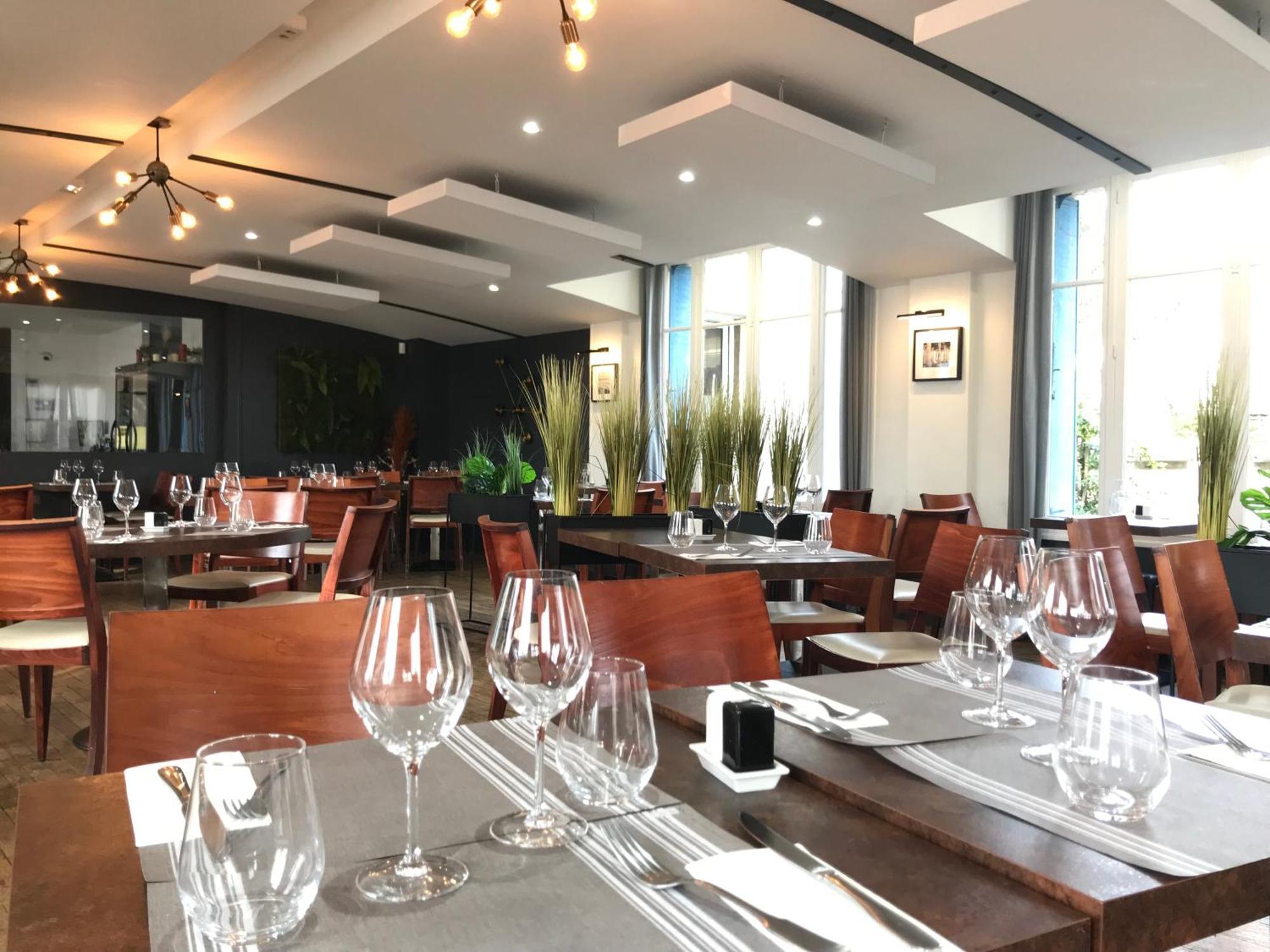 Logis Hotel & Restaurant - Les Bords De Seine La Roche-Guyon Eksteriør billede