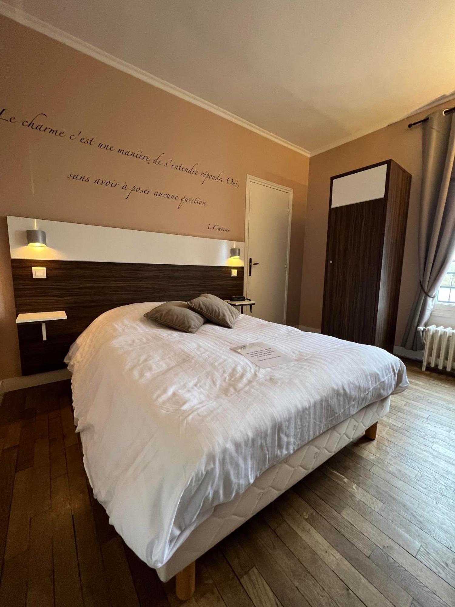 Logis Hotel & Restaurant - Les Bords De Seine La Roche-Guyon Eksteriør billede
