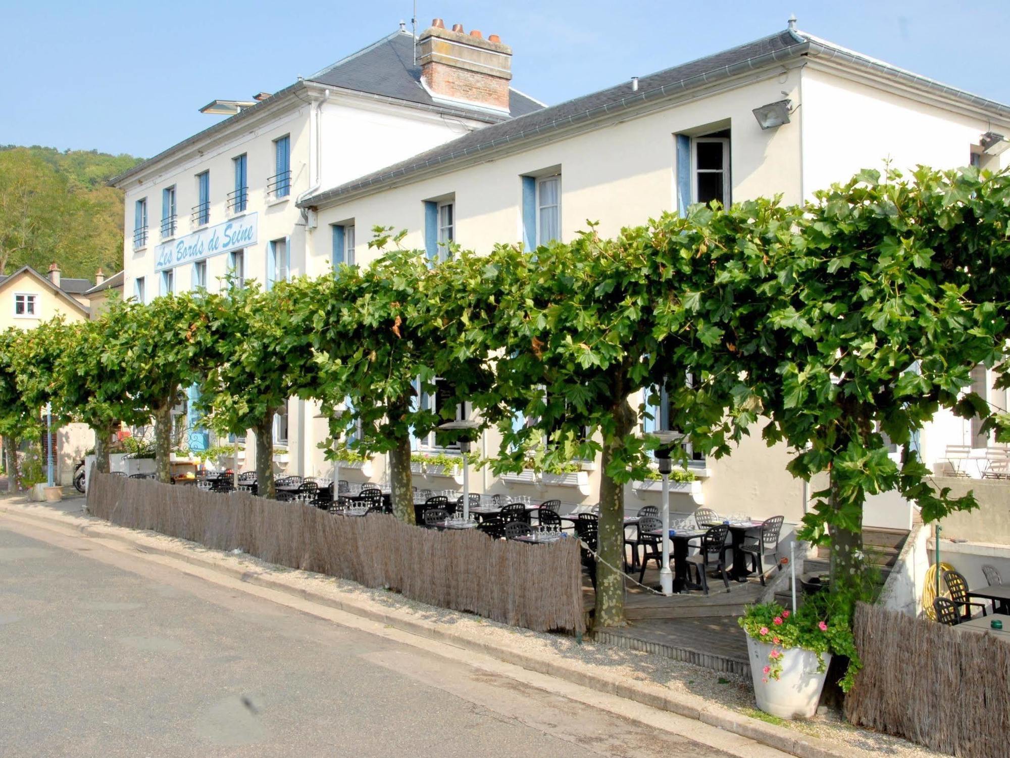 Logis Hotel & Restaurant - Les Bords De Seine La Roche-Guyon Eksteriør billede