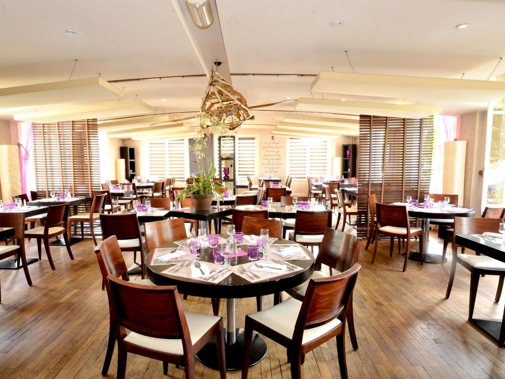 Logis Hotel & Restaurant - Les Bords De Seine La Roche-Guyon Eksteriør billede