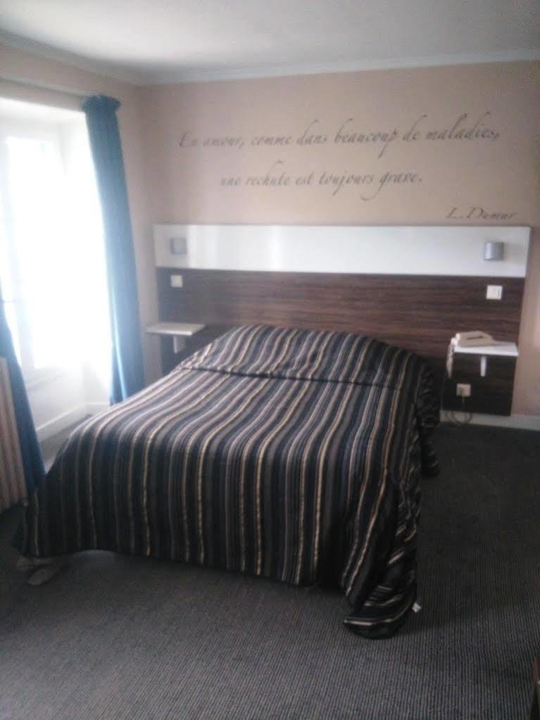 Logis Hotel & Restaurant - Les Bords De Seine La Roche-Guyon Eksteriør billede