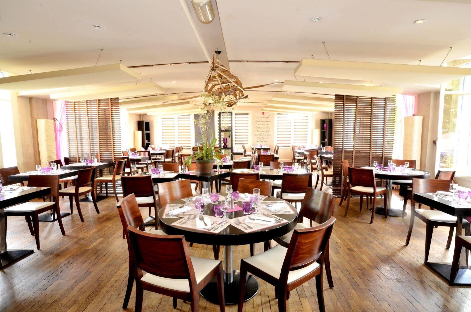 Logis Hotel & Restaurant - Les Bords De Seine La Roche-Guyon Eksteriør billede