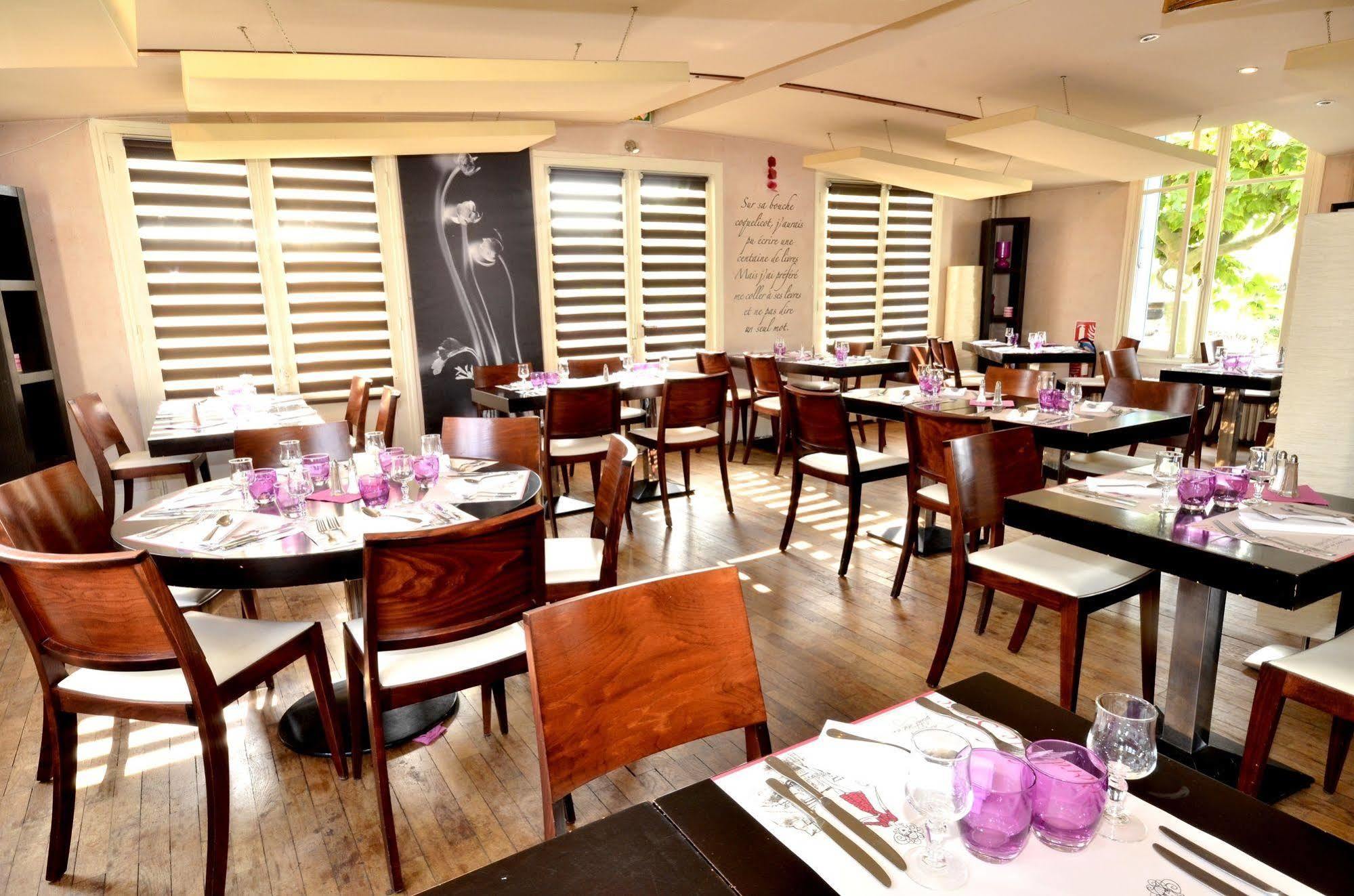 Logis Hotel & Restaurant - Les Bords De Seine La Roche-Guyon Eksteriør billede