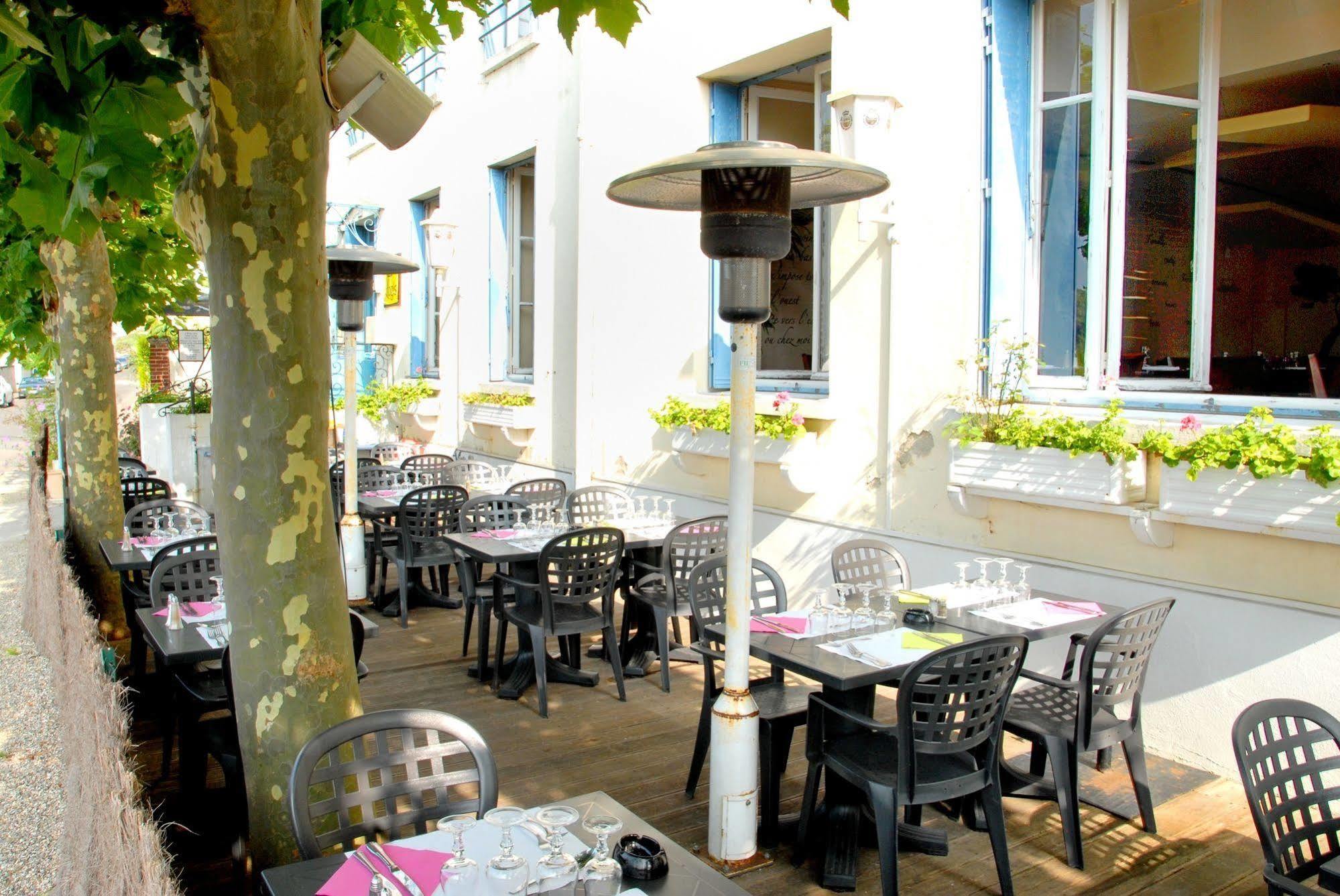 Logis Hotel & Restaurant - Les Bords De Seine La Roche-Guyon Eksteriør billede