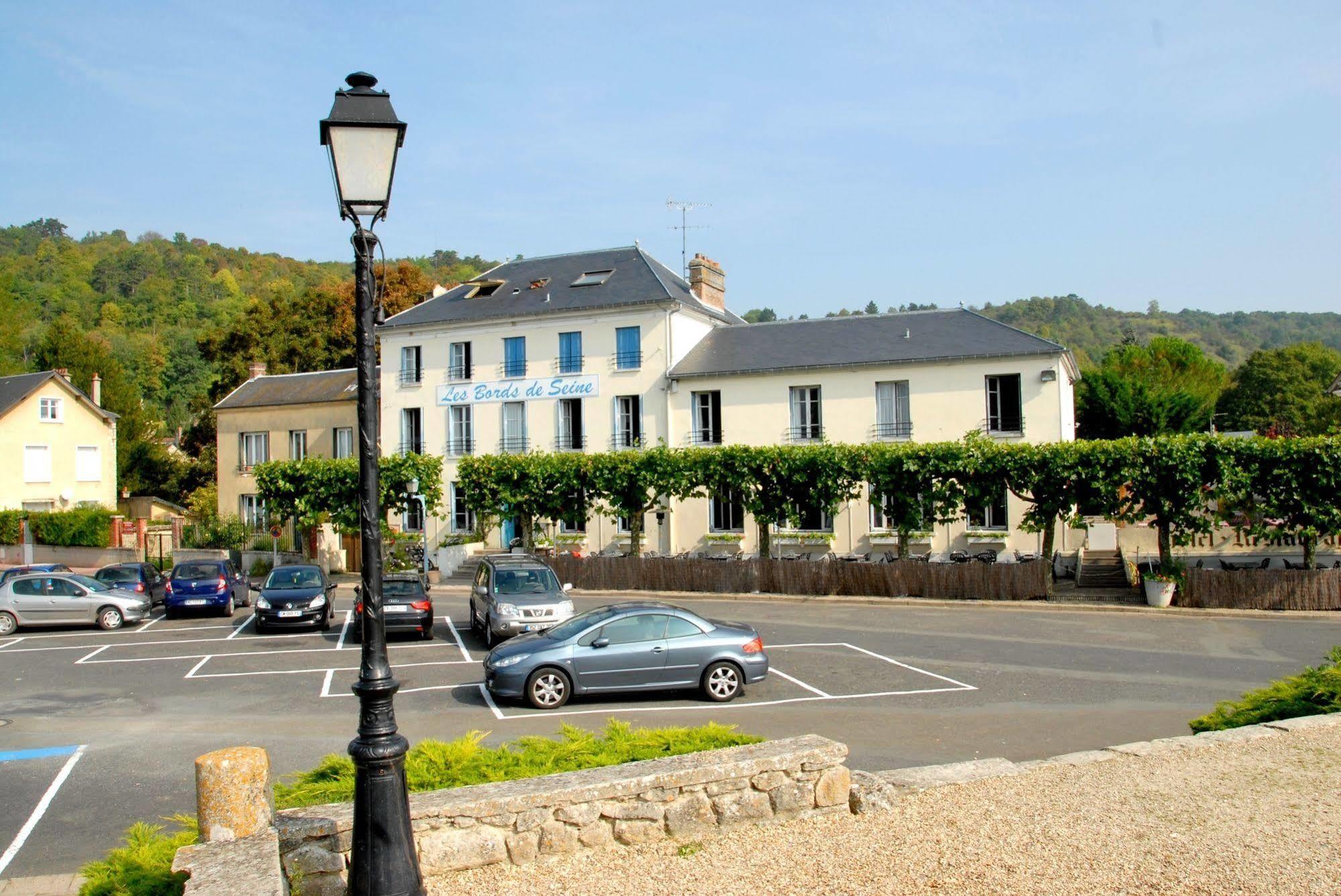 Logis Hotel & Restaurant - Les Bords De Seine La Roche-Guyon Eksteriør billede
